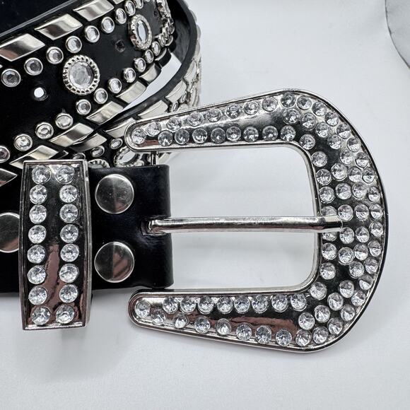 Luxury Diva Rhinestone Bling Cowgirl Fashion Black Belt Size L Missing 1 Stud - Picture 2 of 12